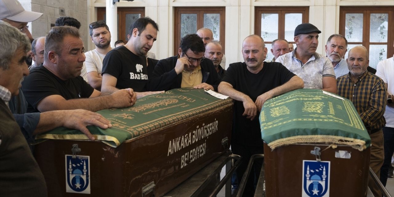 Ankara Etimesgut'ta İnşaat Kazasında Hayatını Kaybeden Baba Oğul Son Yolculuğuna Uğurlandı!