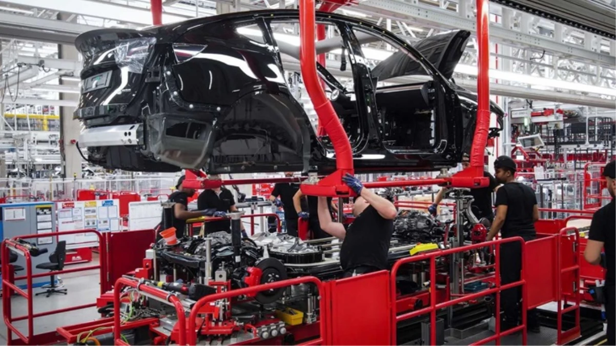 Tesla'dan Şok Karar: Emniyet Kemeri Arızası Yüzünden 125 Bin Araç Geri Çağrılıyor!