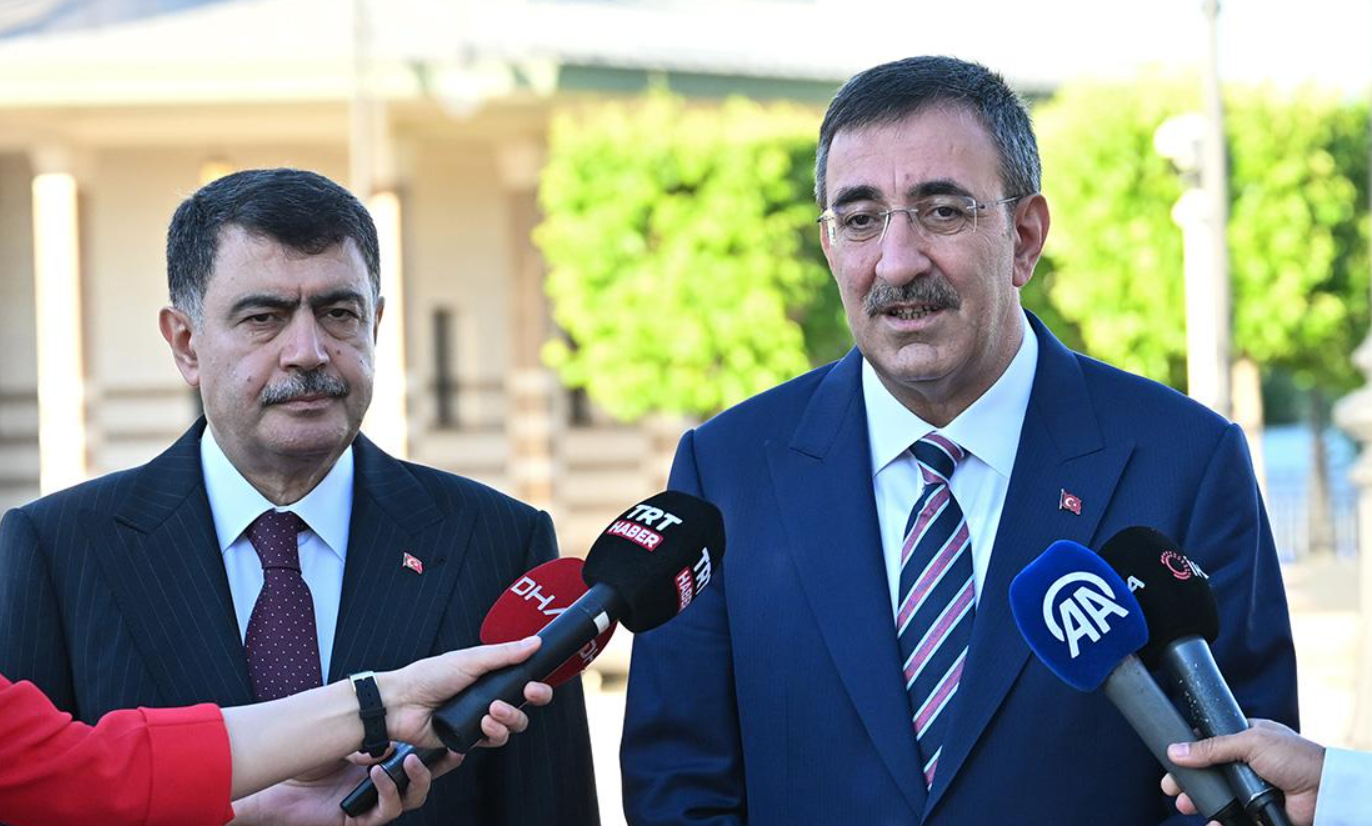Cumhurbaşkanı Yardımcısı Yılmaz bayram namazını Ankara'da kıldı