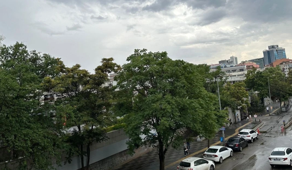 Ankara'da sağanak yağış etkili oldu