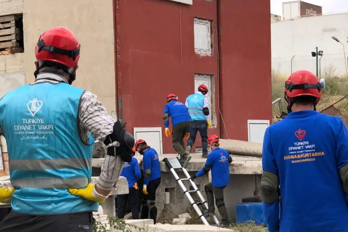 Diyanet İşleri Başkanlığı personelleri ve TDV gönüllüleri afet tatbikatı gerçekleştirdi