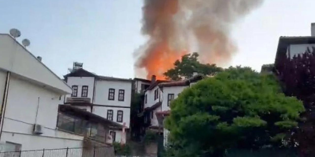 Ankara Beypazarı'nda Tarihi Evlerde Yangın Çıktı! 4 Ev Kullanılamaz Hale Geldi